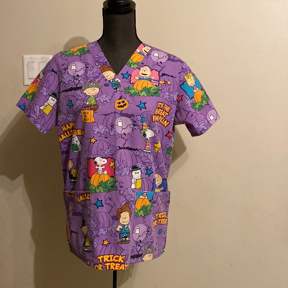 Vintage Peanuts Happy Halloween Trick Or Treat Scrub top